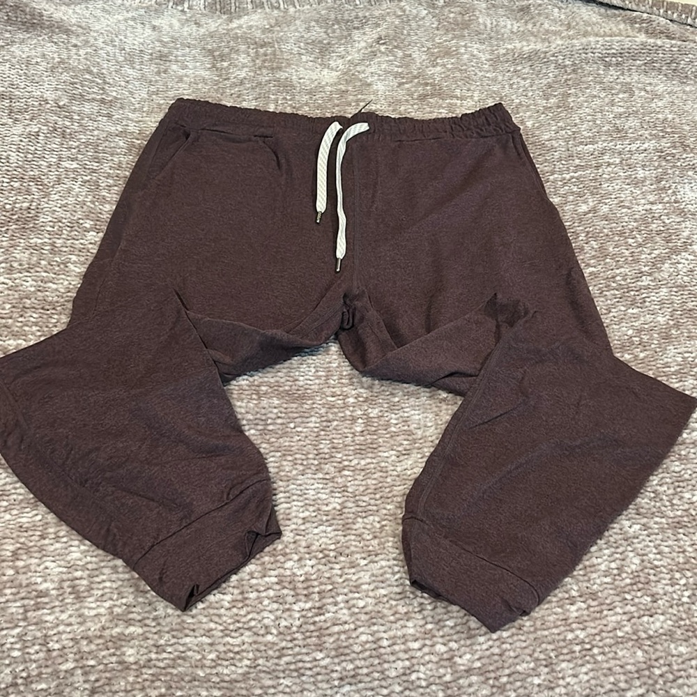 Vuori women’s Dream knit plum performance joggers, size L